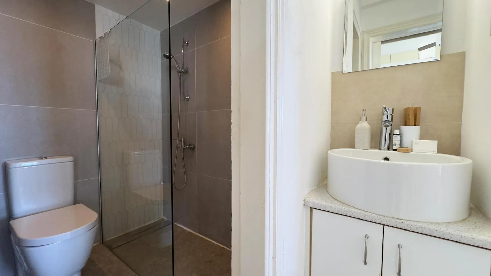 Kolonaki Seaview 1Bdr Finikoudes Apartment Larnaca