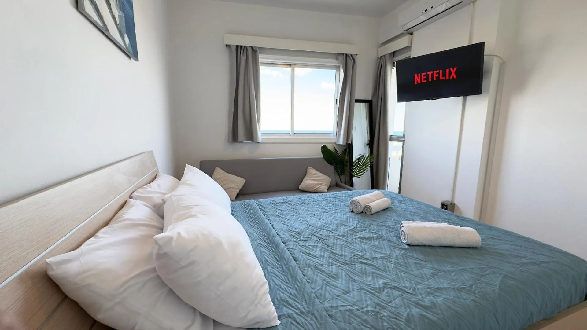 Kolonaki Seaview 1Bdr Finikoudes Apartment Larnaca
